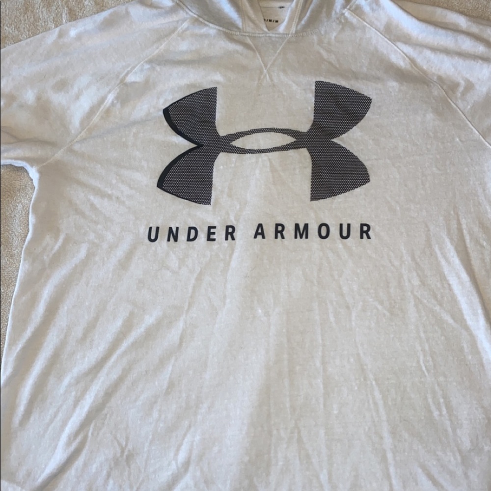 Under armour shirt sleeve hooded tee. Size Medium